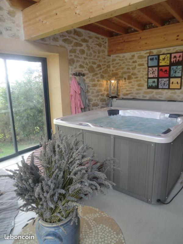 Bed and Breakfast Roulotte La Souleillade Saint-Sernin  Екстер'єр фото