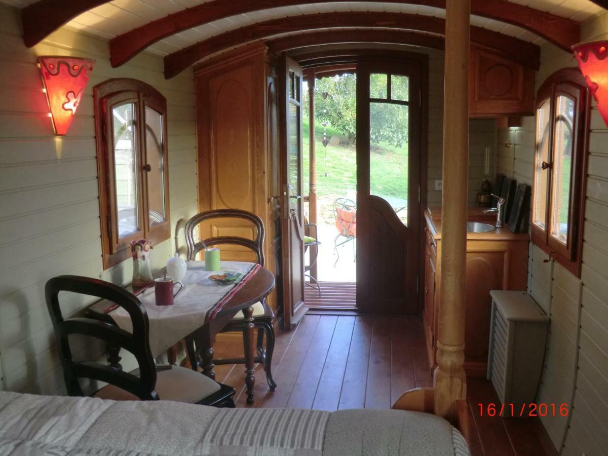 Bed and Breakfast Roulotte La Souleillade Saint-Sernin  Екстер'єр фото